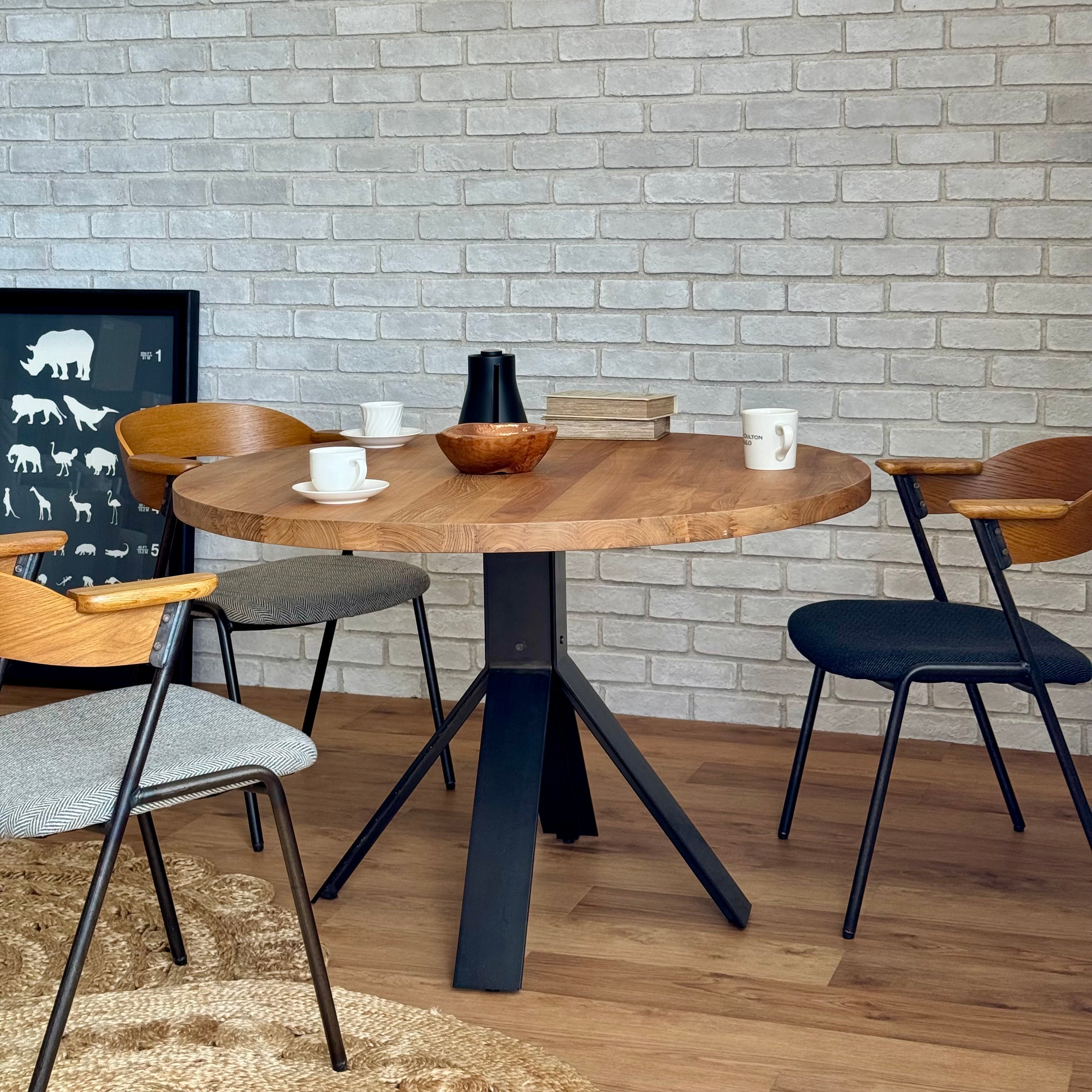 丸から始まる会話の距離|JATI CIRCLE 110 DINING TABLE/dareels