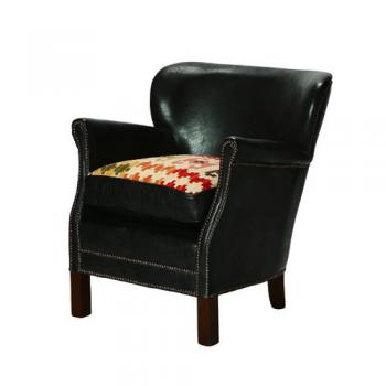 キリムが際立つ。HALO PROFESSOR ARM CHAIR OSB
