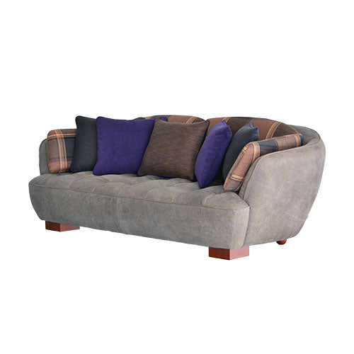 オピアムソファで大人な暮らし。