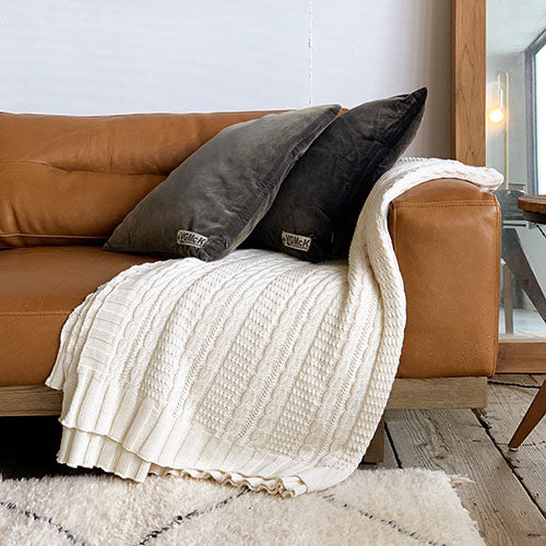 希少な素材が生み出す空間。/ HALO FROSTER SOFA