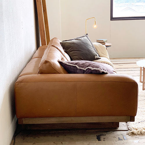 希少な素材が生み出す空間。/ HALO FROSTER SOFA