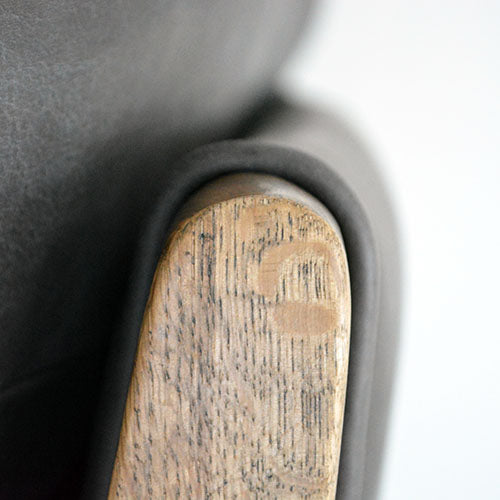 「後姿」もカッコいい。 / HALO LOFFEE 2P SOFA