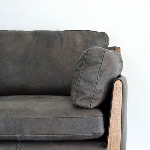「後姿」もカッコいい。 / HALO LOFFEE 2P SOFA