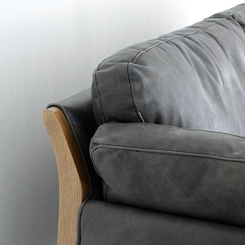 「後姿」もカッコいい。 / HALO LOFFEE 2P SOFA