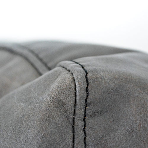 「後姿」もカッコいい。 / HALO LOFFEE 2P SOFA
