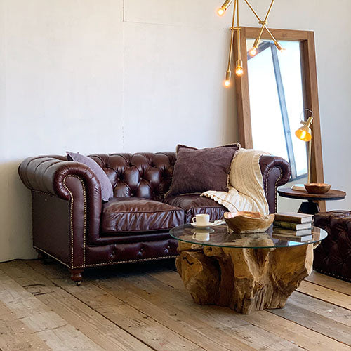 チェスターフィールドでシックに決める。HALO KENSINGTON 2P SOFA BT