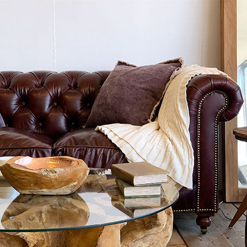 チェスターフィールドでシックに決める。HALO KENSINGTON 2P SOFA BT