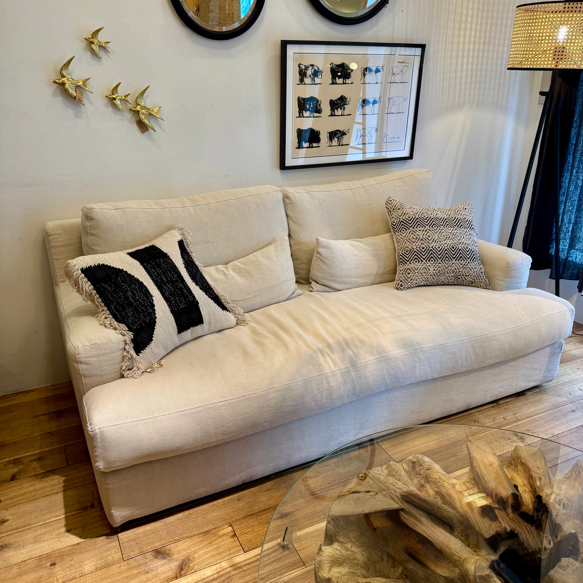 HALO PANAMA SOFA 2P アイボリー 実店舗でのコーディネート 全体イメージ