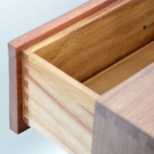 この一台が空間を劇的に変化させる bina JULIAN SMALL DRESSER