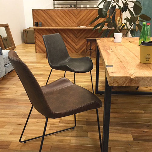 このフィット感に驚きを隠せない。/ a.depeche PUNISH wing chair LBR