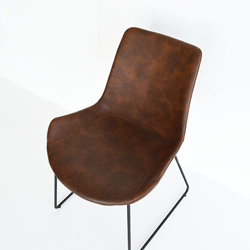 このフィット感に驚きを隠せない。/ a.depeche PUNISH wing chair LBR