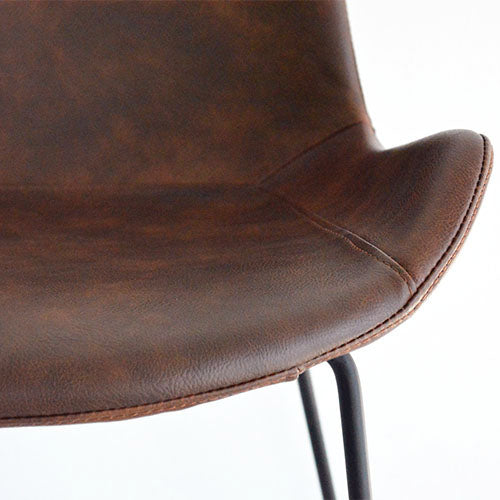 このフィット感に驚きを隠せない。/ a.depeche PUNISH wing chair LBR
