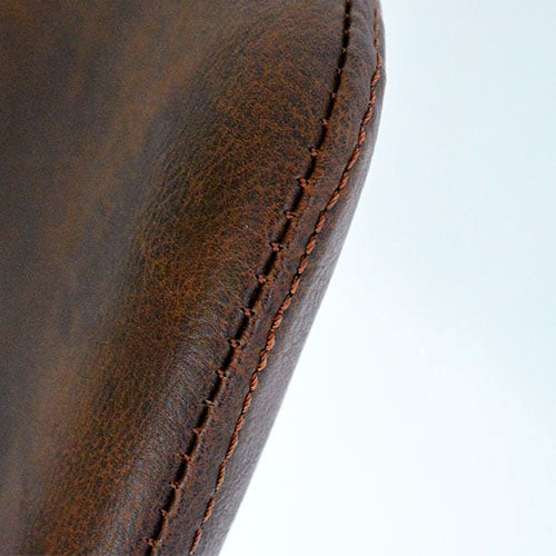 このフィット感に驚きを隠せない。/ a.depeche PUNISH wing chair LBR