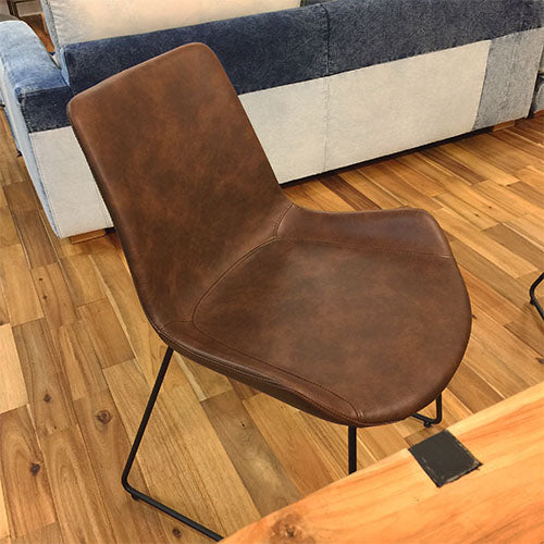 このフィット感に驚きを隠せない。/ a.depeche PUNISH wing chair LBR