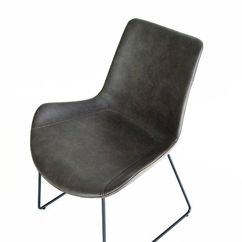 マットな質感に惚れた。/ a.depeche PUNISH wing chair DBR