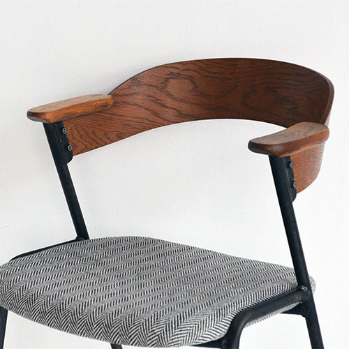 木と鉄の密接な関係。/ a.depeche danis short arm chair BR-CGY