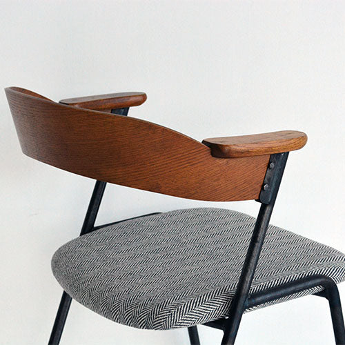 木と鉄の密接な関係。/ a.depeche danis short arm chair BR-CGY