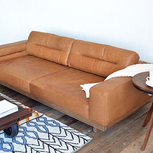 今宵、最高の一本に出会いました。HALO FROSTER SOFA