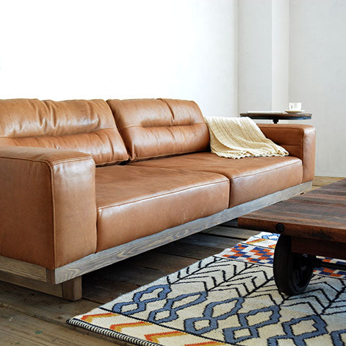 今宵、最高の一本に出会いました。HALO FROSTER SOFA