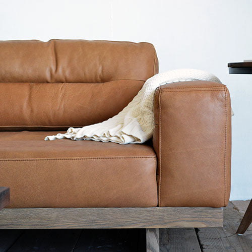 今宵、最高の一本に出会いました。HALO FROSTER SOFA