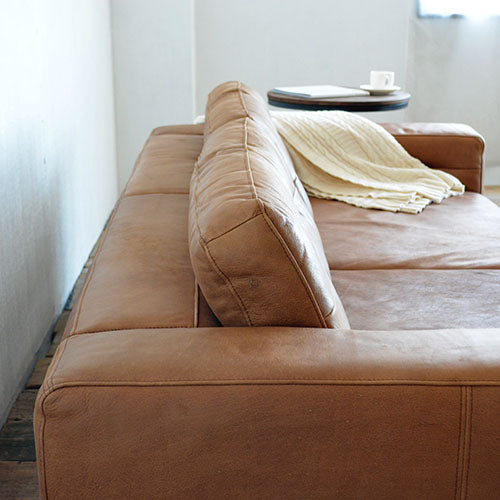 今宵、最高の一本に出会いました。HALO FROSTER SOFA