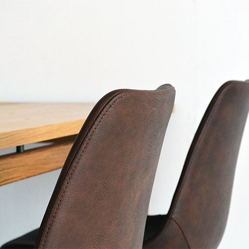 このバランス絶妙です。/ a.depeche solo table PUNISH chair
