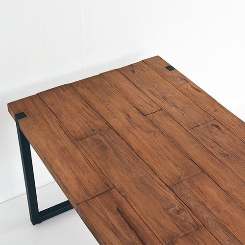 コンパクトでインパクト。/ d-Bodhi CELEBES DININGTABLE W140