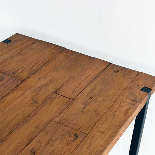 コンパクトでインパクト。/ d-Bodhi CELEBES DININGTABLE W140