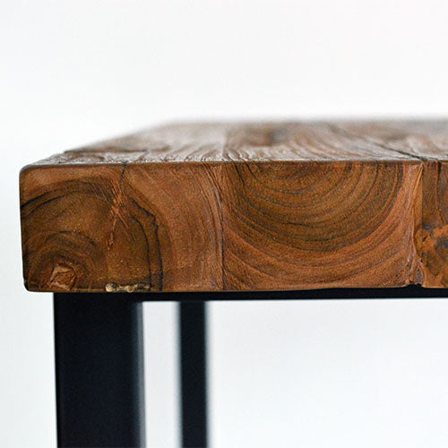コンパクトでインパクト。/ d-Bodhi CELEBES DININGTABLE W140