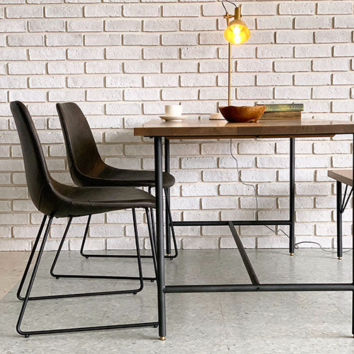 BYRON DINING TABLE 1500 MBR/BEACH FURNITURE|使用イメージ(白レンガ・チェア)|ホワイトオーク無垢材天板×黒スチール脚