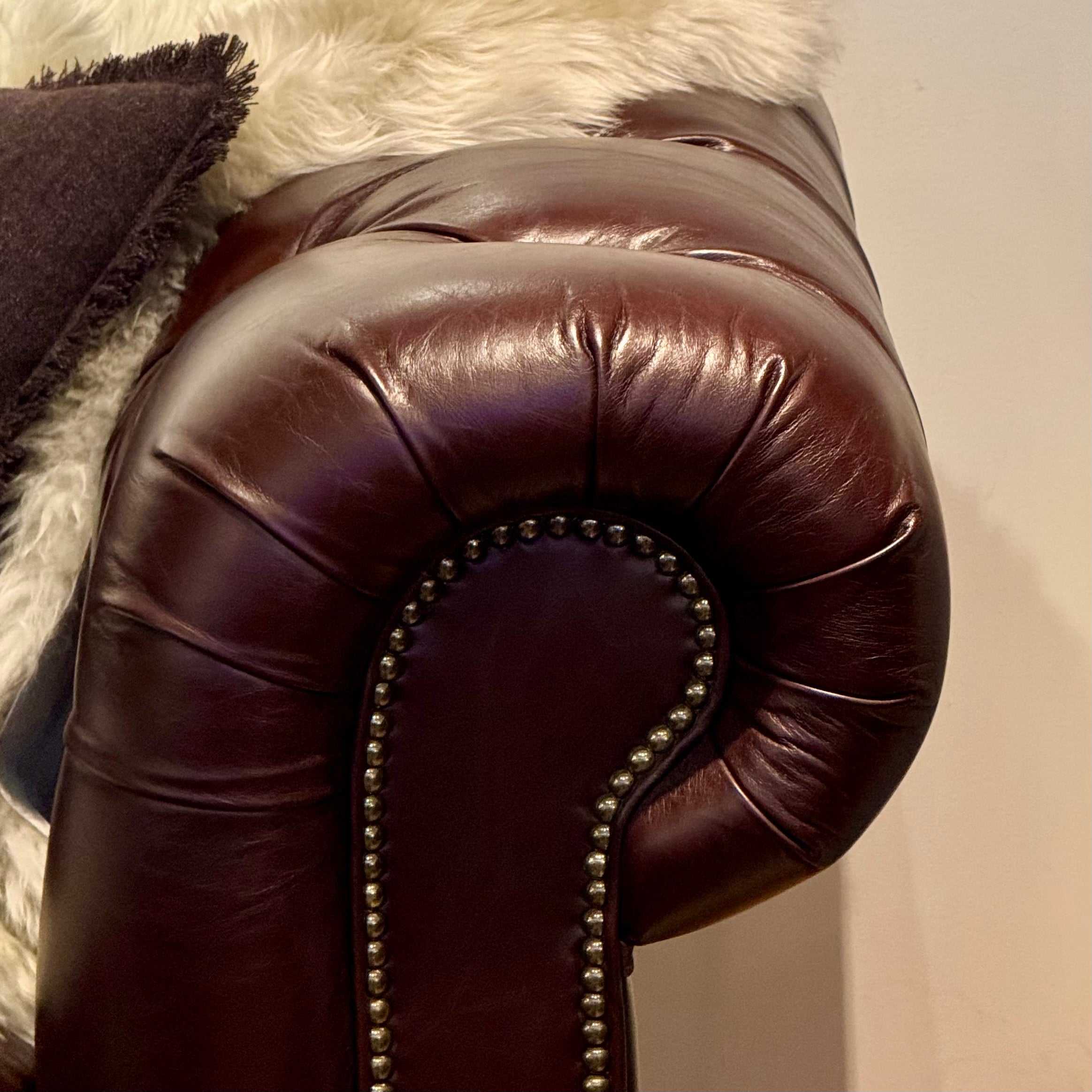 HALO KENSINGTON 2.5P SOFA BIKERTAN ロールアーム 本革の質感と鋲仕上げ