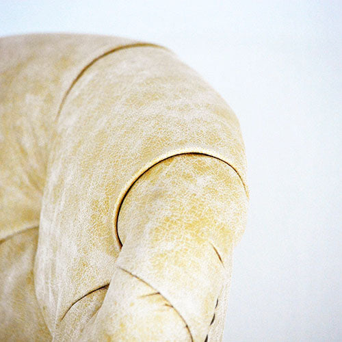 珍しい色に出会いました!! HALO CHESTER CHAIR GALATA SAVVIA W.OAK