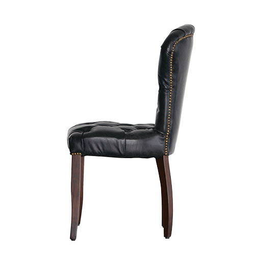 側面から見たCHESTER CHAIR OLD SADDLE BLACKの奥行きと背もたれの高さ