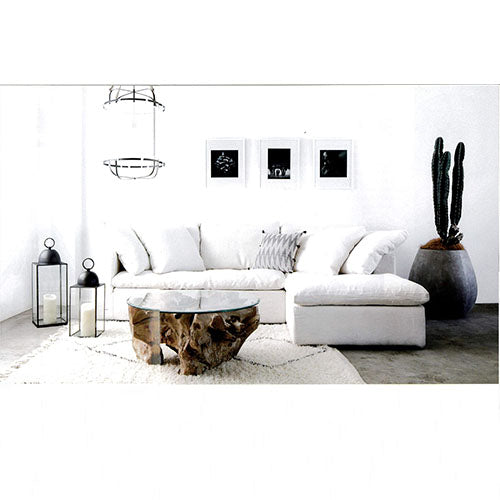 白基調の空間コーデ例(LUSCIOUS 右カウチRHF/軽やかな佇まい)