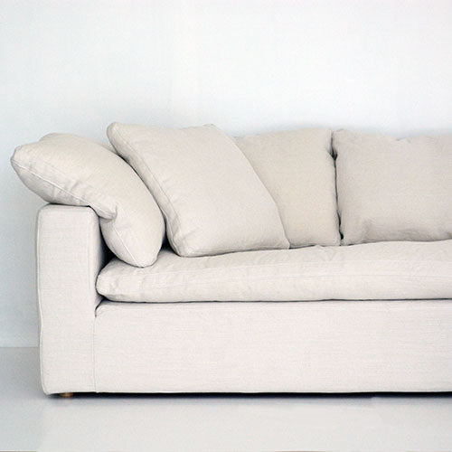 LUSCIOUS ソファ正面寄り(座面と背クッション/リネンの表情)