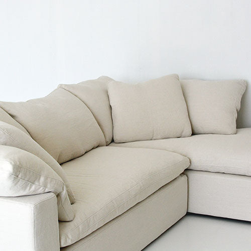 LUSCIOUS 右カウチRHF コーナー寄り(背・座クッションのボリューム感)