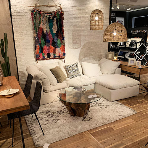 インテリアコーデ例(LUSCIOUS 右カウチRHF/ラグと合わせた空気感)