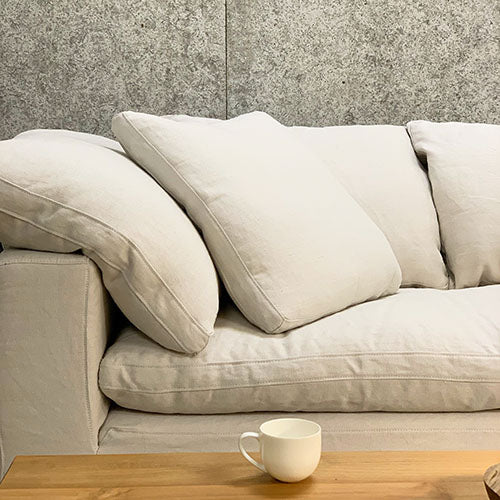 LUSCIOUS クッション寄り(リネンの質感/暮らしのシーン)