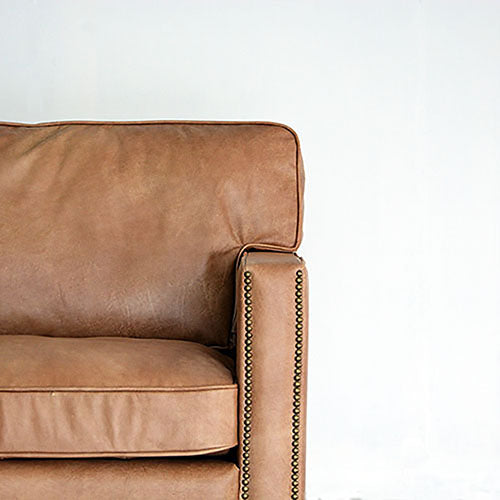 品良くまとめるイギリスモダン。 HALO NEWCOUNTHENRY SOFA
