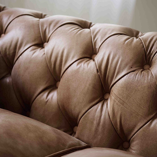 上品かつカワイイ一台に。HALO KENSINTON SOFA TINOSSI CAMEL