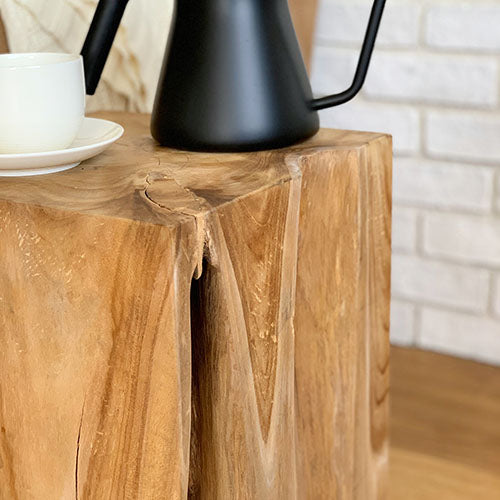 迫力の断面。/ dareels SOLID STOOL SQUARE