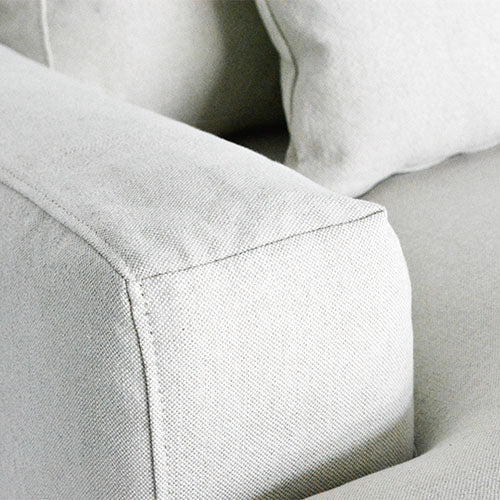 座りながら寝ているソファ。 / HALO PANAMA CHAISE LOUNGE SOFA RHF