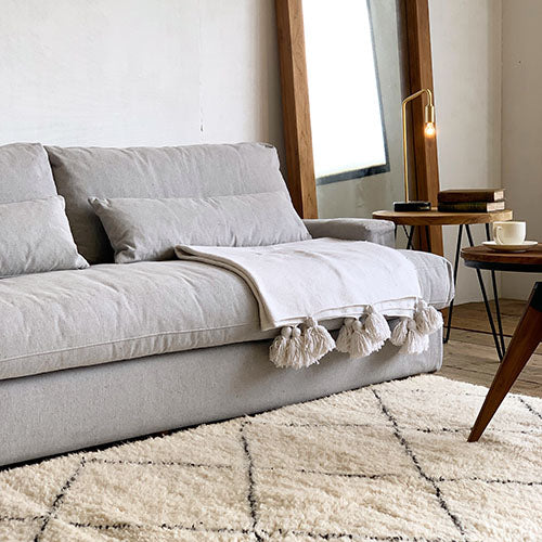 グレー系インテリアにアクセントをプラス。 / HALO PANAMA 3P SOFA PHOENIX UPCYCLED GREY
