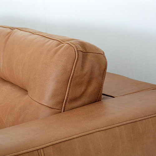 ビンテージ×ラグジュアリーな世界をお届け。 HALO FROSTER SOFA