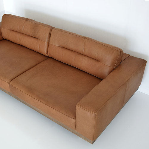 ビンテージ×ラグジュアリーな世界をお届け。 HALO FROSTER SOFA
