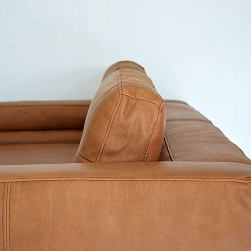 ビンテージ×ラグジュアリーな世界をお届け。 HALO FROSTER SOFA