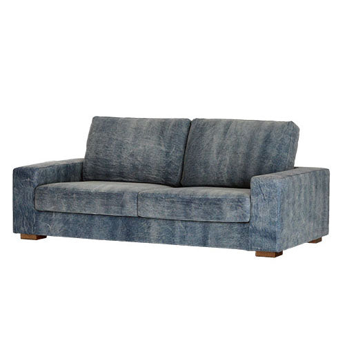 白背景で斜め前から見たBAY SOFA 72 デニムブルー、座面と肘の厚みが分かる