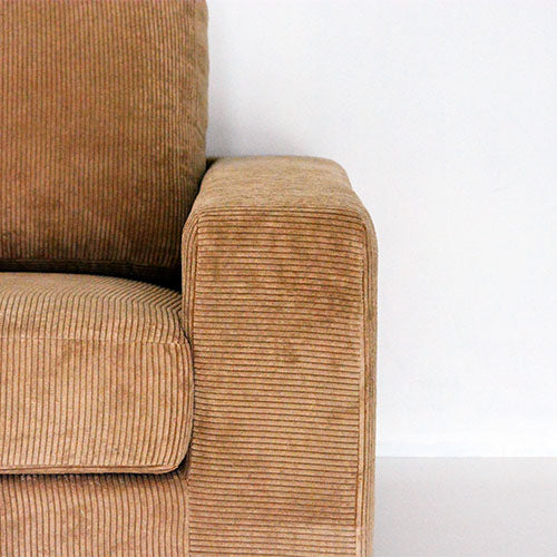 一人の時間も、家族の時間も。心地よいひとときを届ける
ソファ。 / BEACH FURNITURE / BAY SOFA 72 CORDUROY CAMEL