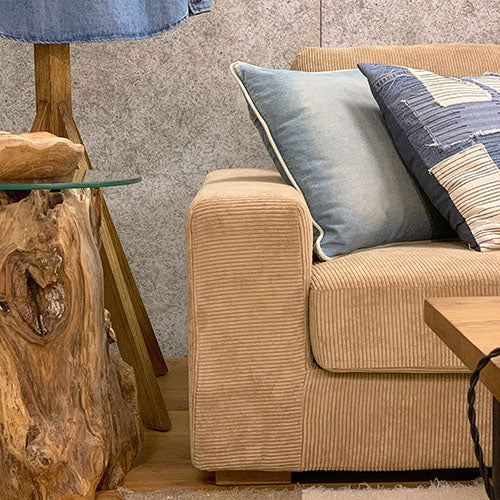 一人の時間も、家族の時間も。心地よいひとときを届ける
ソファ。 / BEACH FURNITURE / BAY SOFA 72 CORDUROY CAMEL