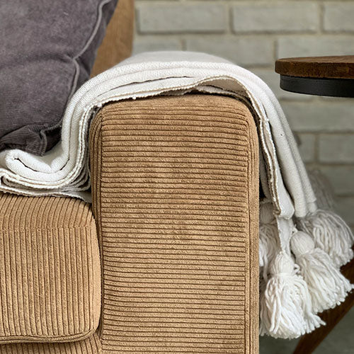 一人の時間も、家族の時間も。心地よいひとときを届ける
ソファ。 / BEACH FURNITURE / BAY SOFA 72 CORDUROY CAMEL